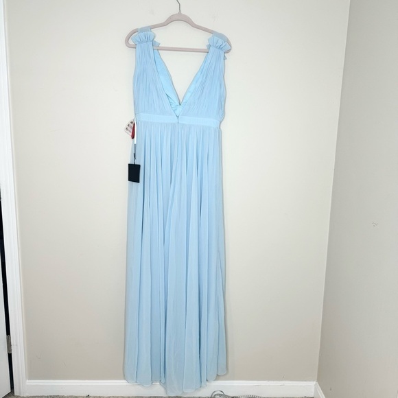 NWT Mac Duggal Pleated Chiffon Sleeveless V-Neck Gown Size 8 - Picture 9 of 9